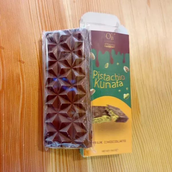 Pistachio Kunafa Chocolate
